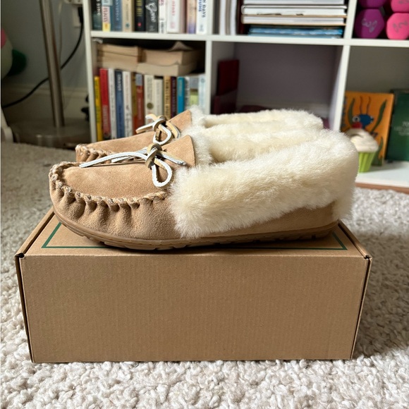 LL Bean Women’s Wicked Good Moccasins - Picture 3 of 6